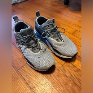 Nike Air - size 9